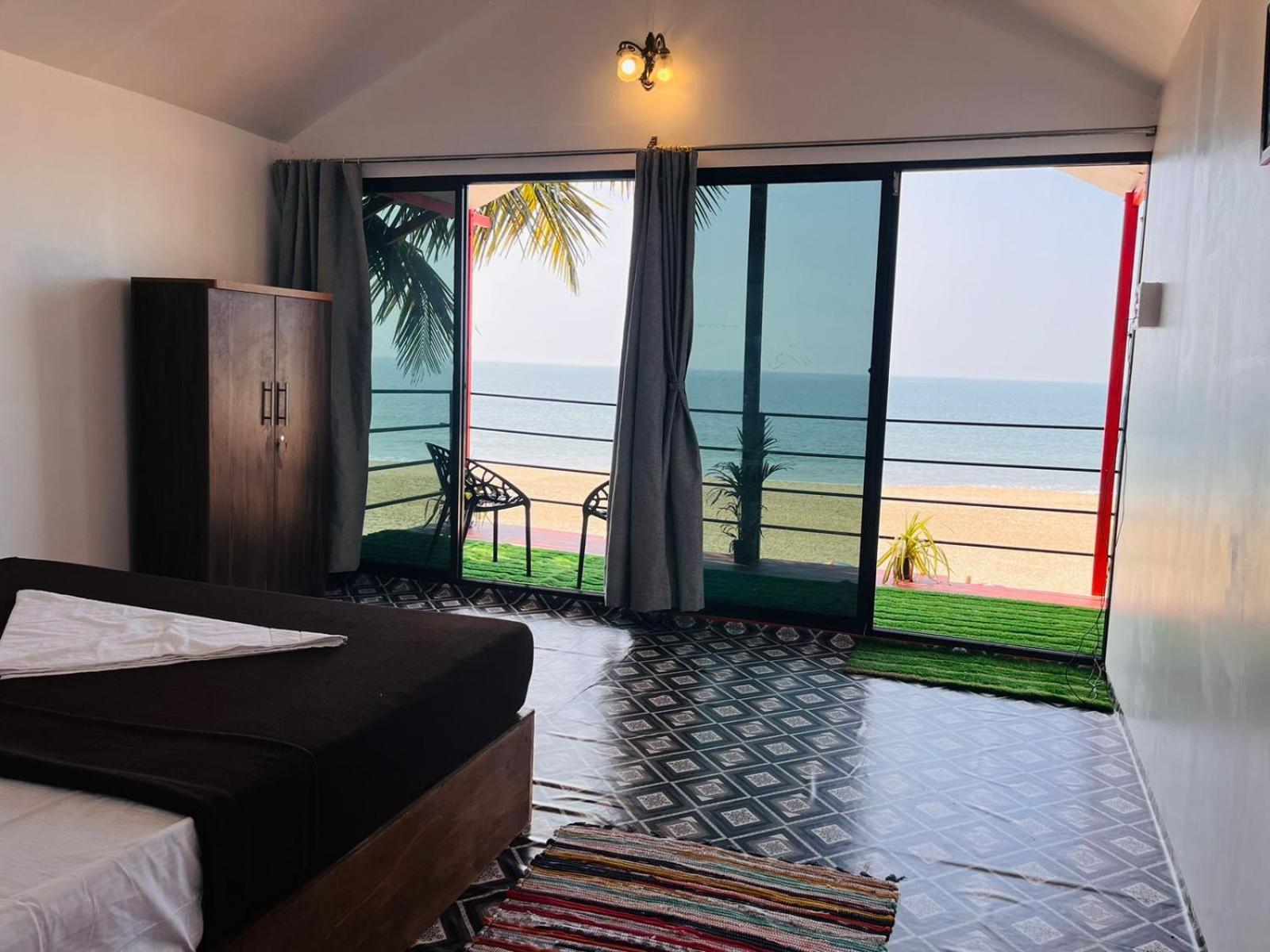Casa Fiesta Sea Front Beach Huts Patnem Beach 외부 사진